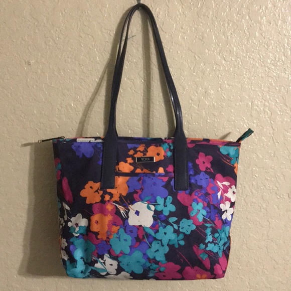Tumi Handbags - Tumi Q-Tote Quintessential Handbag🌺